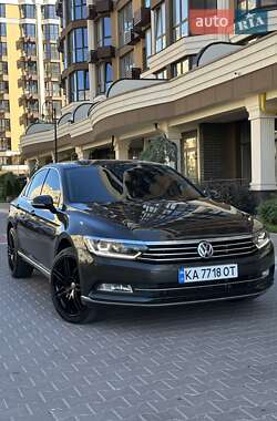 Седан Volkswagen Passat 2017 в Киеве