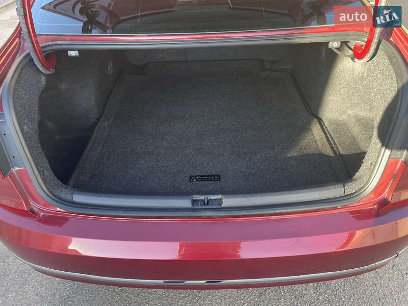 Седан Volkswagen Passat 2017 в Черкассах