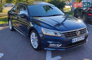 Седан Volkswagen Passat 2017 в Киеве
