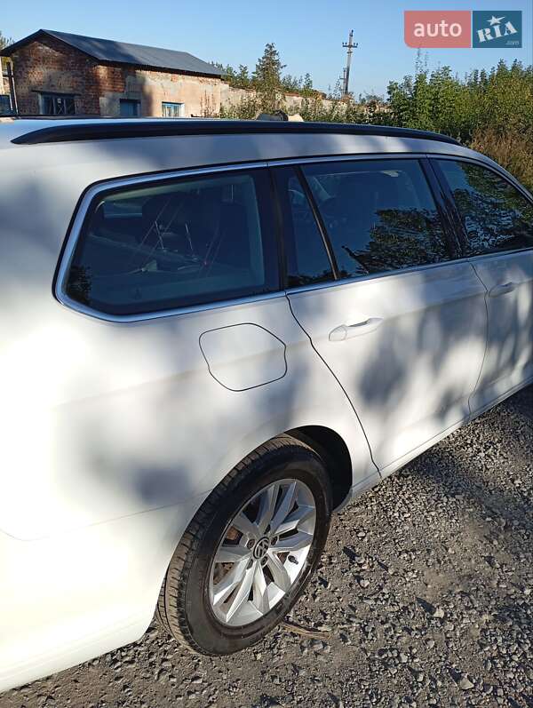 Универсал Volkswagen Passat 2015 в Зборове