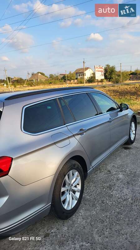 Универсал Volkswagen Passat 2020 в Киеве