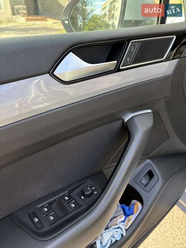 Универсал Volkswagen Passat 2020 в Киеве