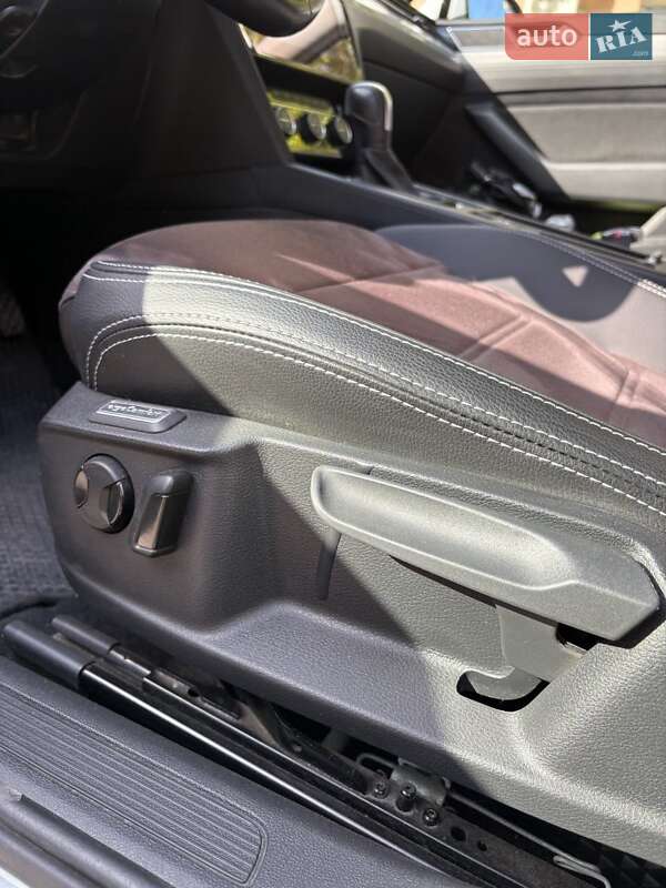 Универсал Volkswagen Passat 2020 в Киеве