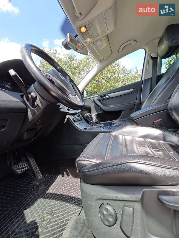 Универсал Volkswagen Passat 2011 в Ровно