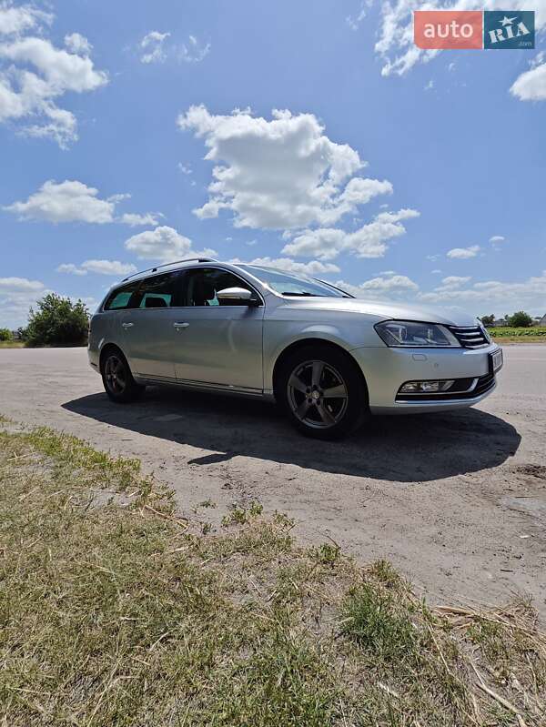Универсал Volkswagen Passat 2011 в Ровно