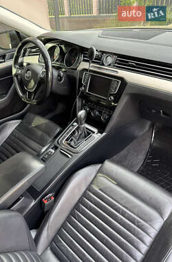 Седан Volkswagen Passat 2015 в  фото 11 Седан Volkswagen Passat 2015 в
