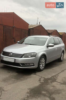 Універсал Volkswagen Passat 2011 в Луцьку
