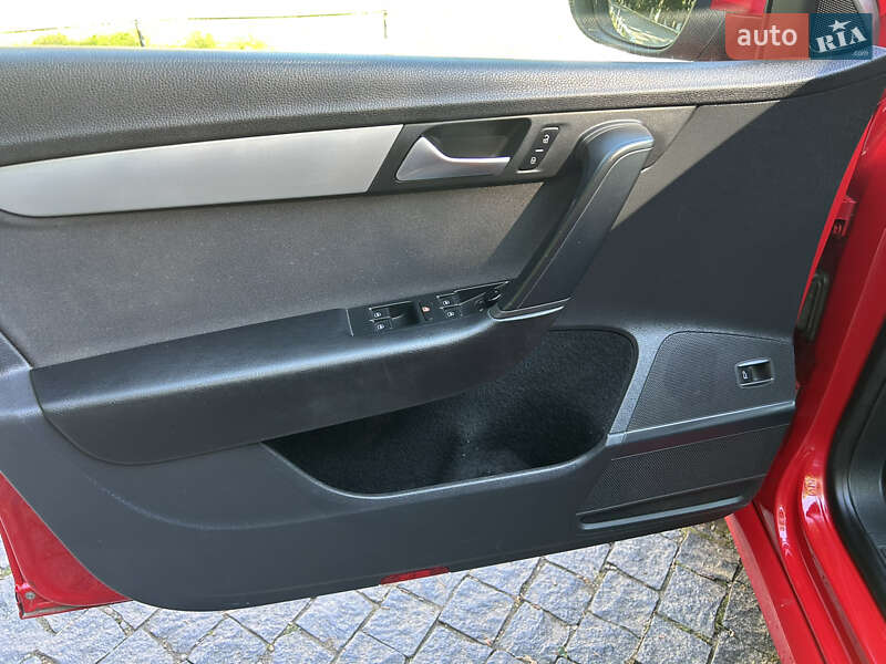 Седан Volkswagen Passat 2013 в Черновцах