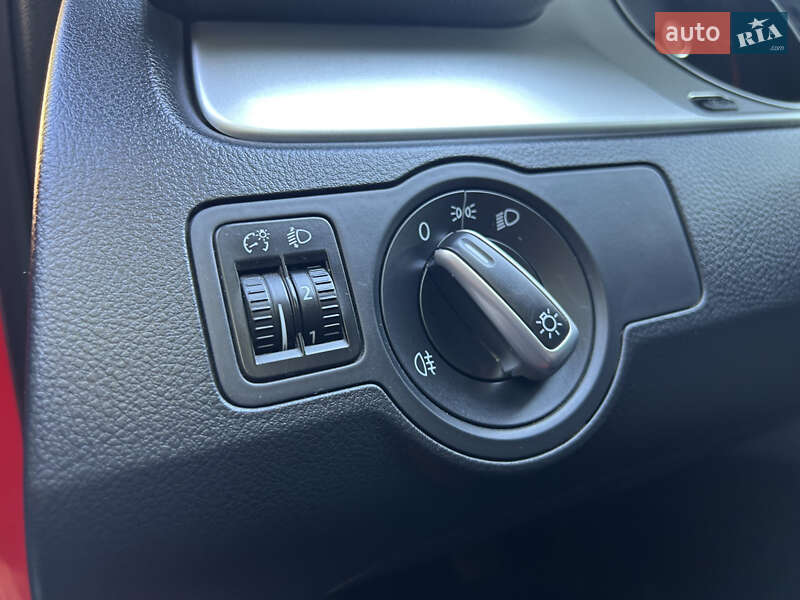 Седан Volkswagen Passat 2013 в Черновцах