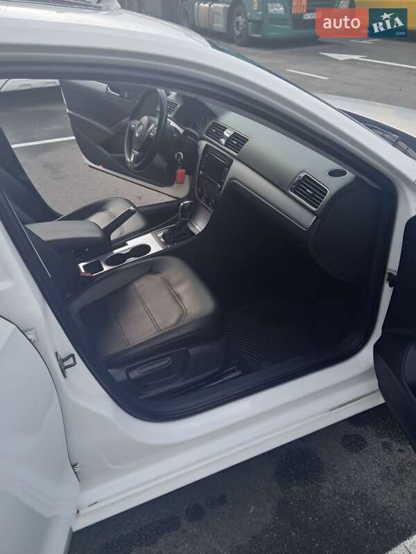 Седан Volkswagen Passat 2013 в Киеве фото 15 Седан Volkswagen Passat 2013 в Киеве