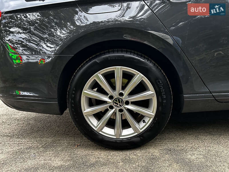 Універсал Volkswagen Passat 2021 в Житомирі