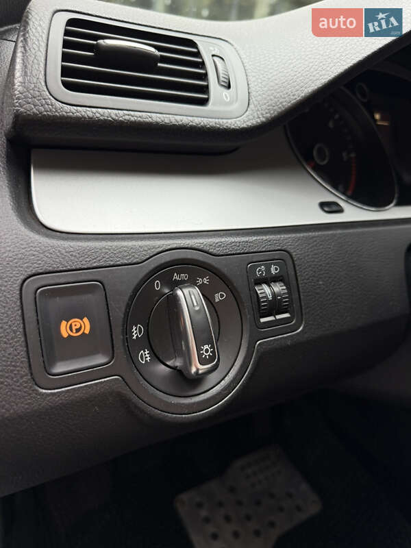 Универсал Volkswagen Passat 2009 в Ровно