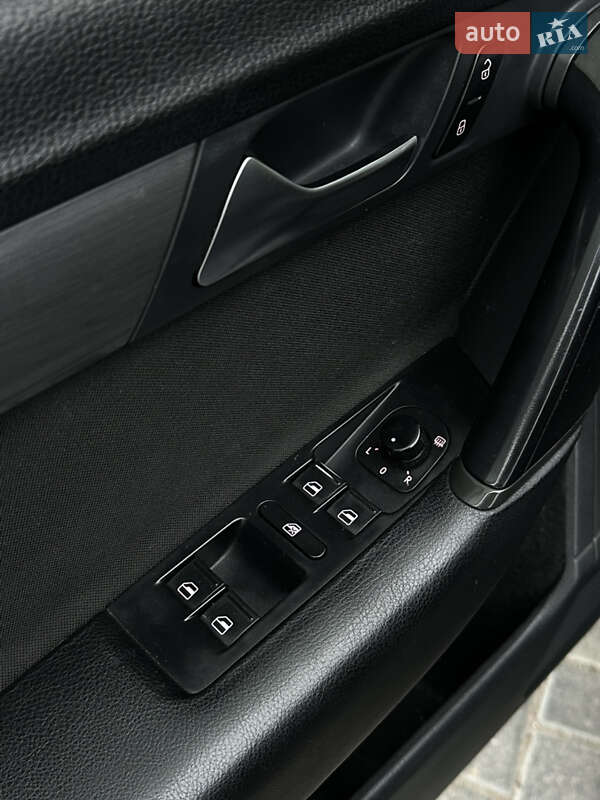 Седан Volkswagen Passat 2011 в Виннице