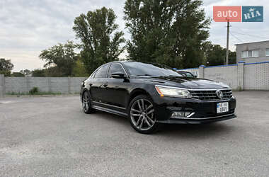 Седан Volkswagen Passat 2016 в Днепре