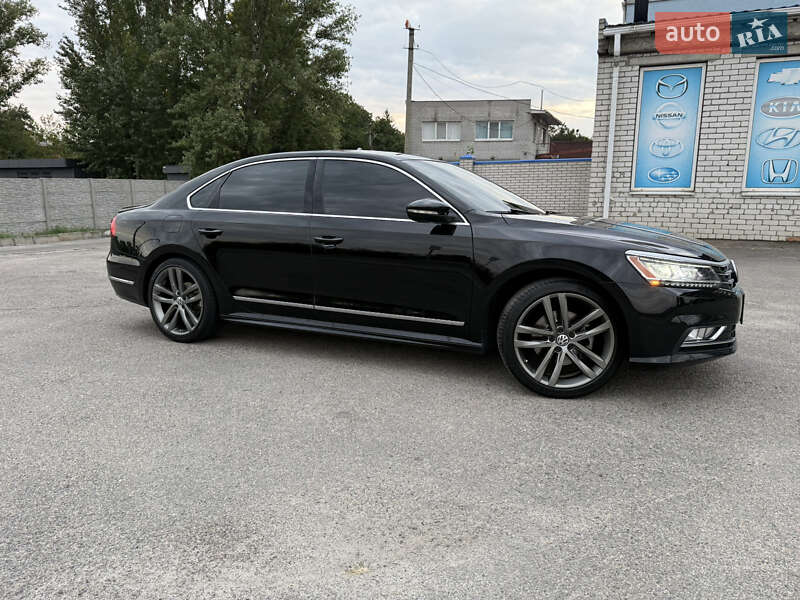 Седан Volkswagen Passat 2016 в Дніпрі