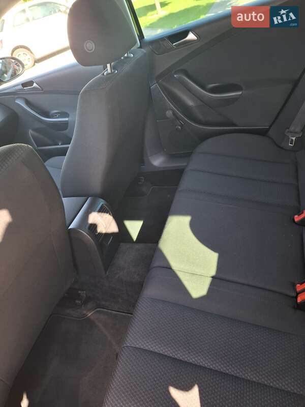 Универсал Volkswagen Passat 2010 в Луцке