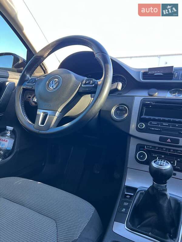 Універсал Volkswagen Passat 2011 в Мукачевому