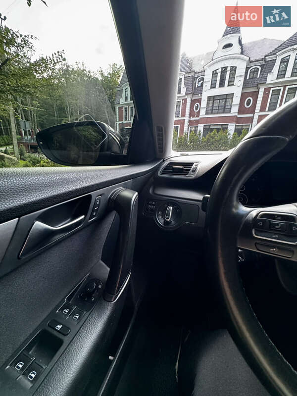 Седан Volkswagen Passat 2011 в Великом Березном