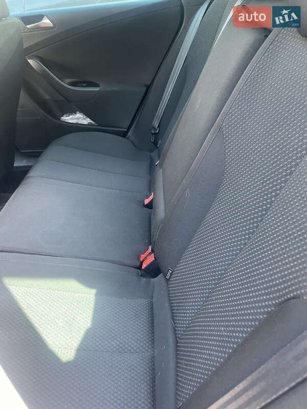 Универсал Volkswagen Passat 2009 в Киеве