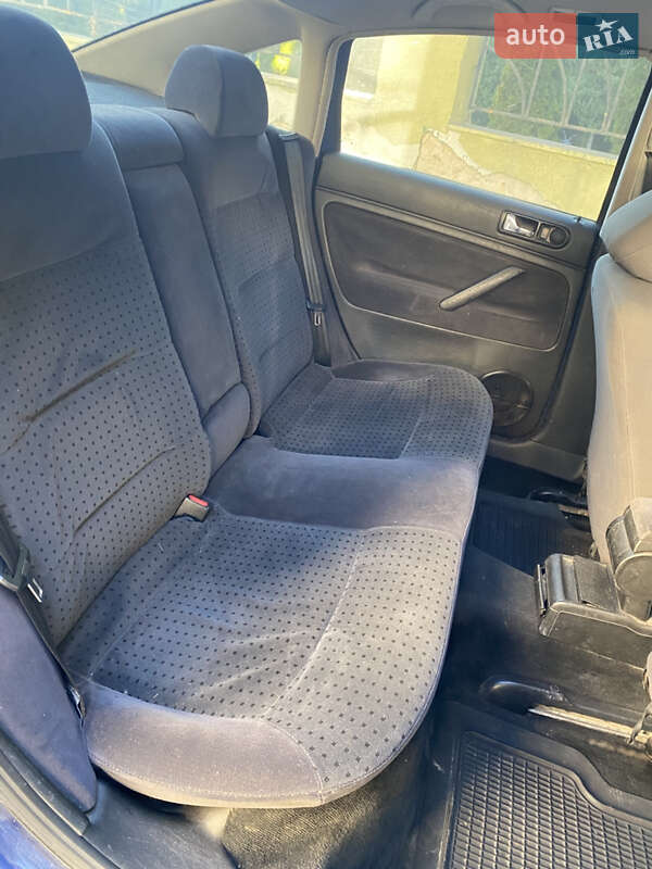 Седан Volkswagen Passat 1998 в Рівному