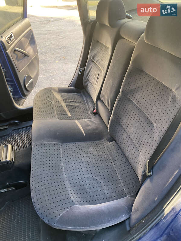 Седан Volkswagen Passat 1998 в Рівному