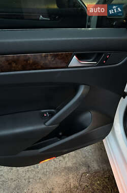 Седан Volkswagen Passat 2011 в 