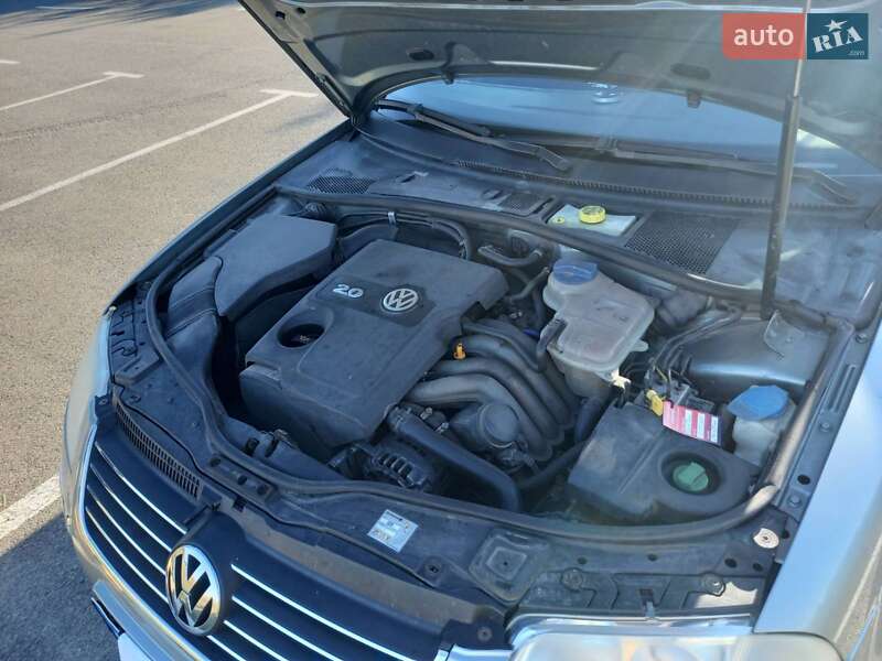 Седан Volkswagen Passat 2004 в Киеве