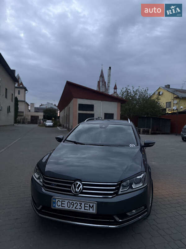 Универсал Volkswagen Passat 2012 в Сторожинце
