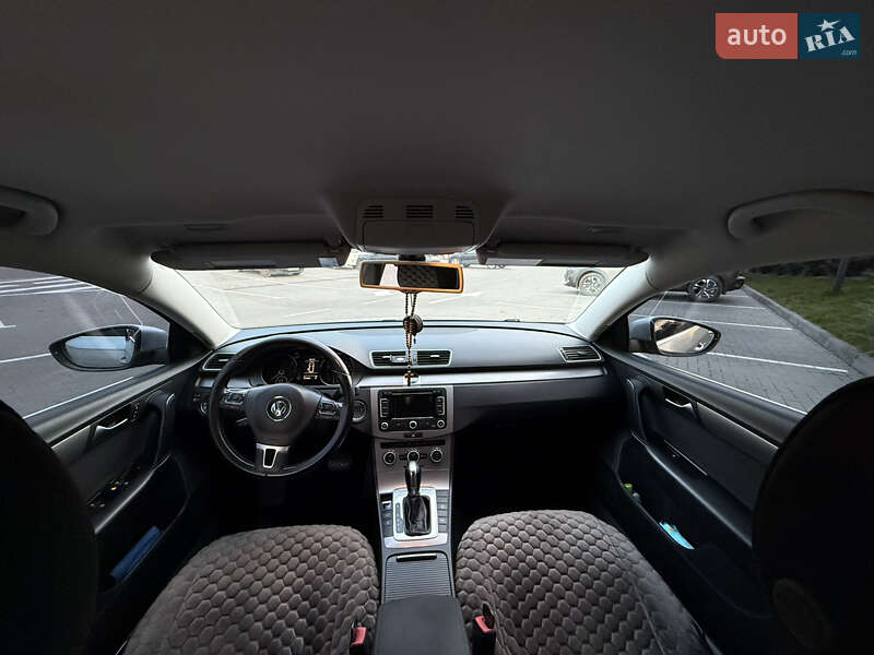 Універсал Volkswagen Passat 2013 в Івано-Франківську