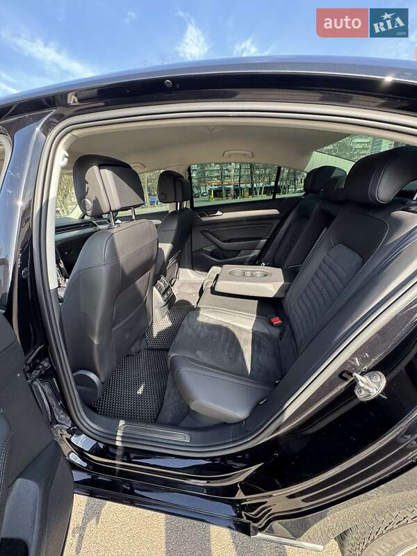 Седан Volkswagen Passat 2019 в Києві