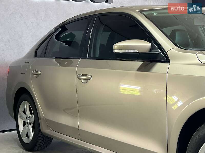 Седан Volkswagen Passat 2014 в Одесі