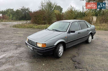 Седан Volkswagen Passat 1988 в Ходорове