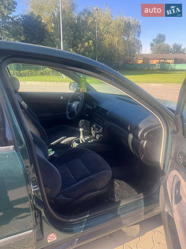 Седан Volkswagen Passat 2000 в Калуше