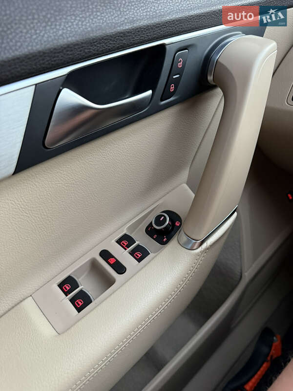 Универсал Volkswagen Passat 2011 в Киеве