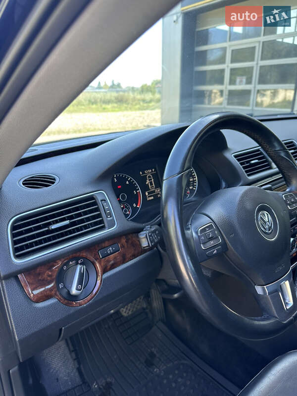 Седан Volkswagen Passat 2013 в Дрогобыче фото 32 Седан Volkswagen Passat 2013 в Дрогобыче