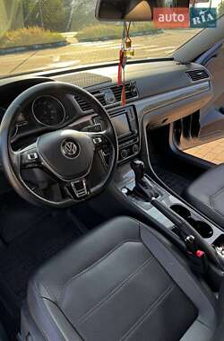 Седан Volkswagen Passat 2016 в 