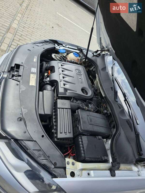 Универсал Volkswagen Passat 2012 в Нововолынске