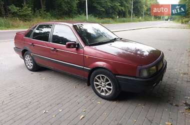 Седан Volkswagen Passat 1992 в Дубно