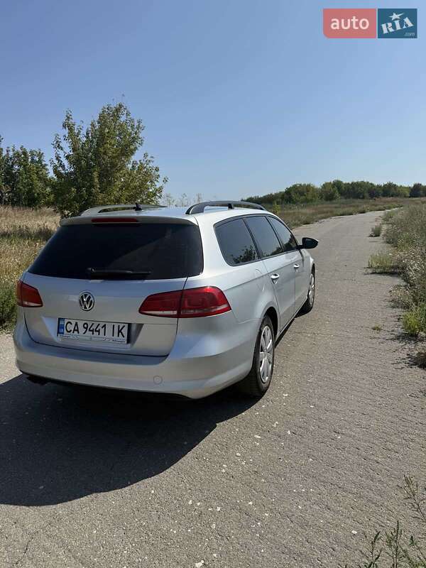 Универсал Volkswagen Passat 2011 в Новониколаевке