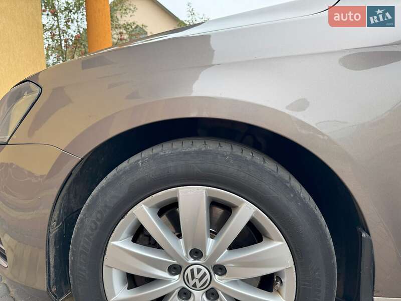 Універсал Volkswagen Passat 2011 в Яворові