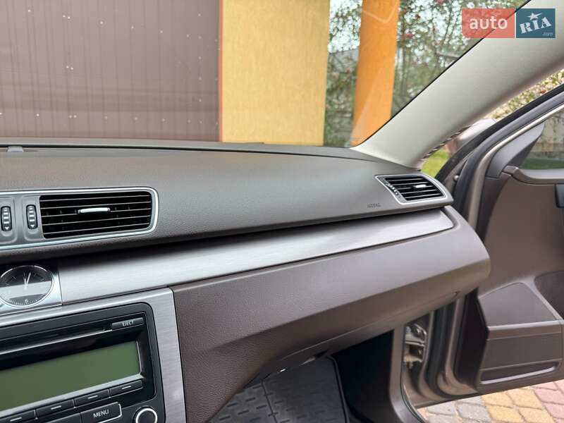 Універсал Volkswagen Passat 2011 в Яворові