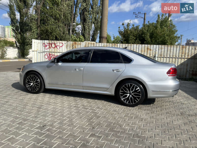 Седан Volkswagen Passat 2012 в Киеве