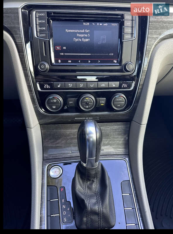 Седан Volkswagen Passat 2017 в Киеве