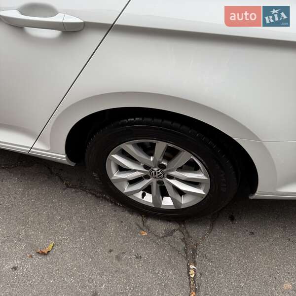 Седан Volkswagen Passat 2015 в Киеве