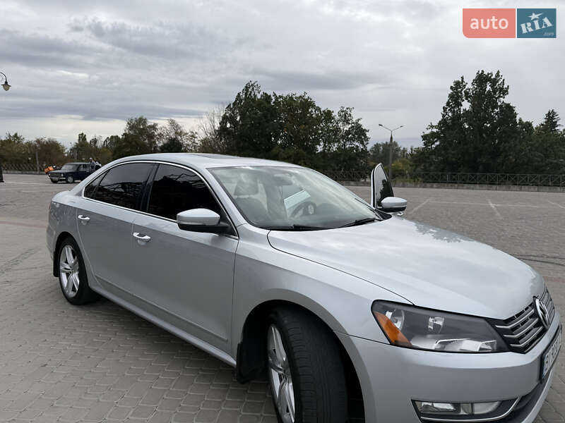 Седан Volkswagen Passat 2013 в Харькове