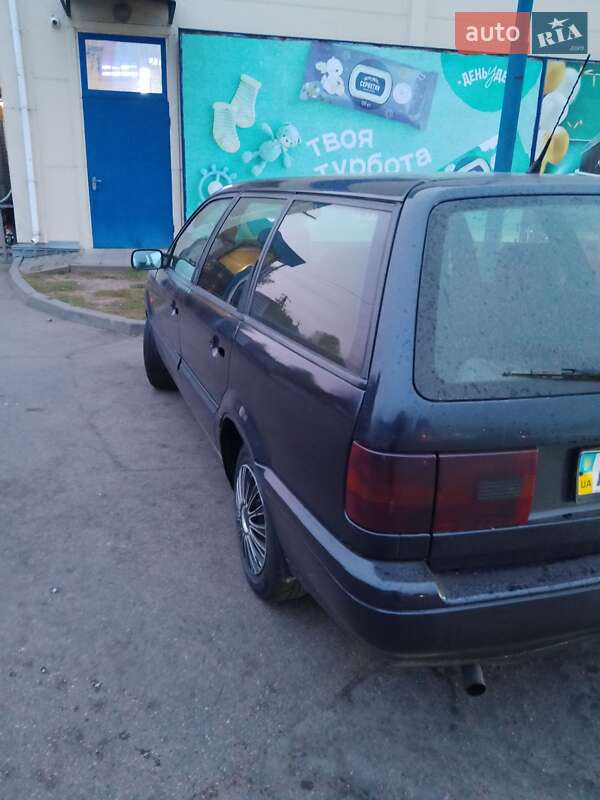 Універсал Volkswagen Passat 1994 в Богуславі
