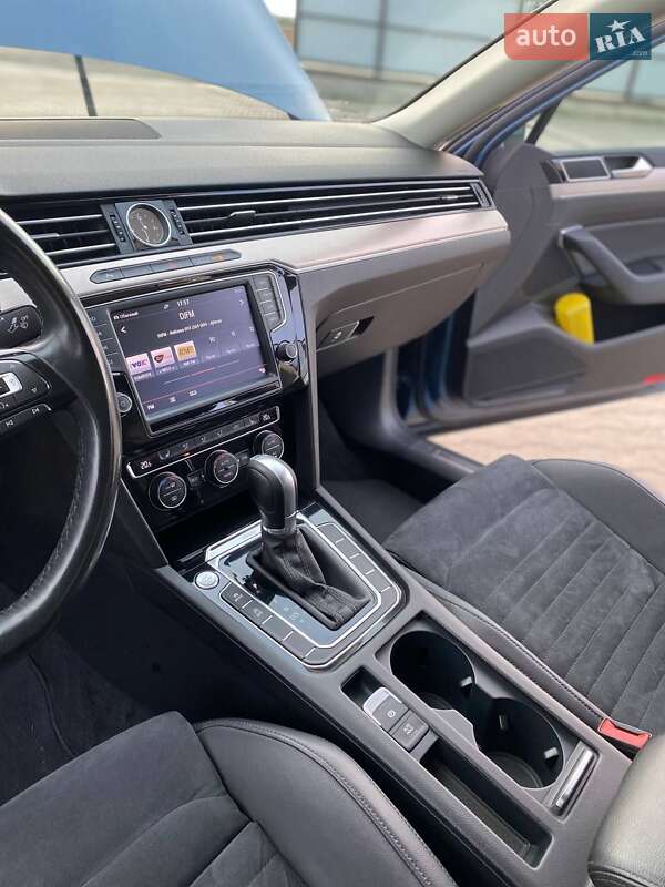 Седан Volkswagen Passat 2015 в Луцке