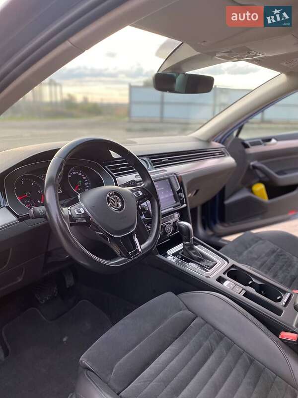 Седан Volkswagen Passat 2015 в Луцке