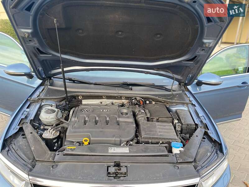 Седан Volkswagen Passat 2015 в Луцке