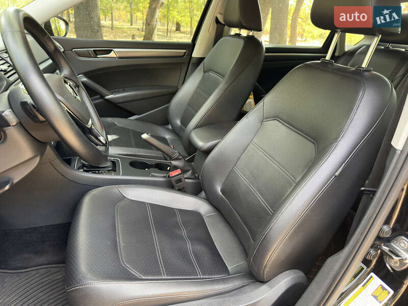 Седан Volkswagen Passat 2016 в Києві